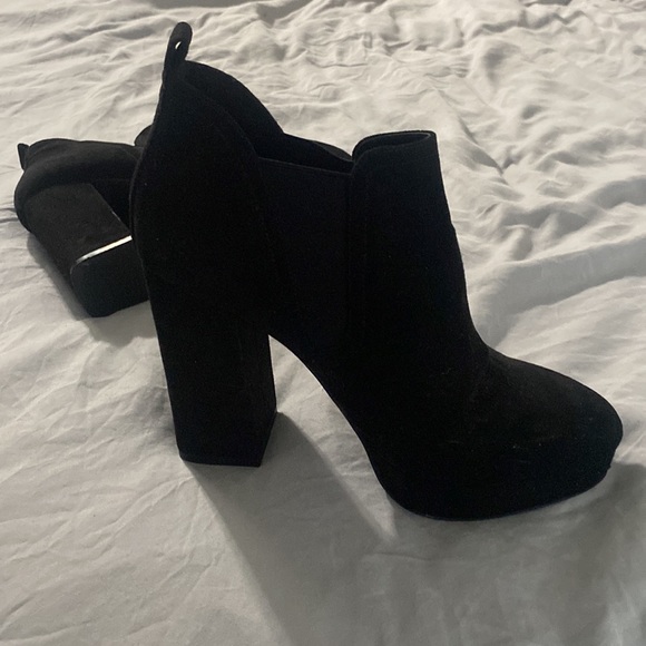 Black High heel boot - Picture 2 of 7